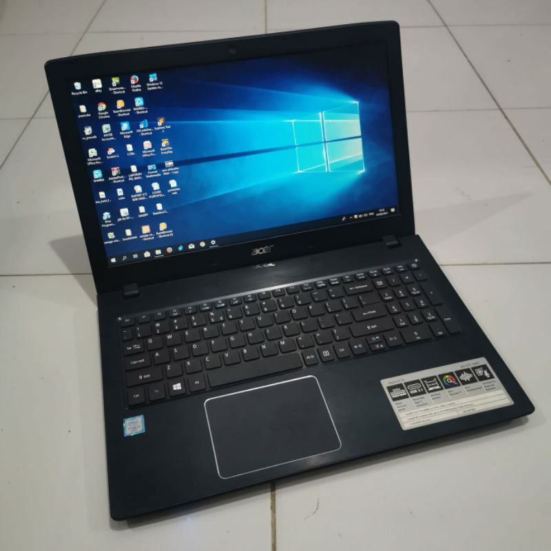 Laptop Acer Aspire E5-575 Cor i3-6006U Layar 15 inc HD Graphic 520 Windows 10