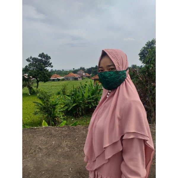 Masker kain (hijab) bahan brokat