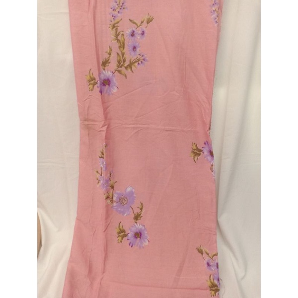 KAIN RAYON MOTIF BUNGA DASAR PINK SALEM (POTONGAN)