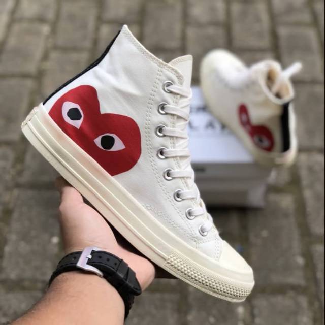 sepatu comme des garcons