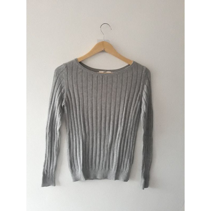 SWEATER UNIQLO SECOND BRANDED PILIHAN