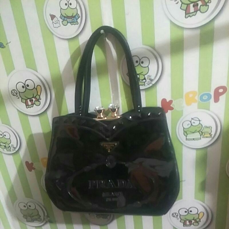 TAS MILANO PRADA HITAM