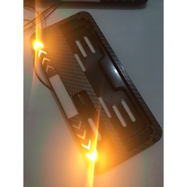 Cover Dudukan Casing Plat Nomor Carbon Model Honda Astra + Lampu Sein Running LED Motor Universal