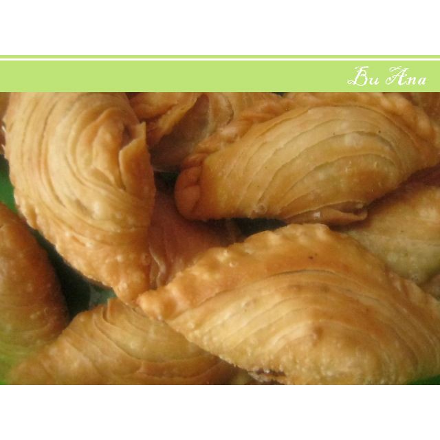 

Currypuff (4 pcs) isi Kentang Ayam Bumbu Kare Enak Murah