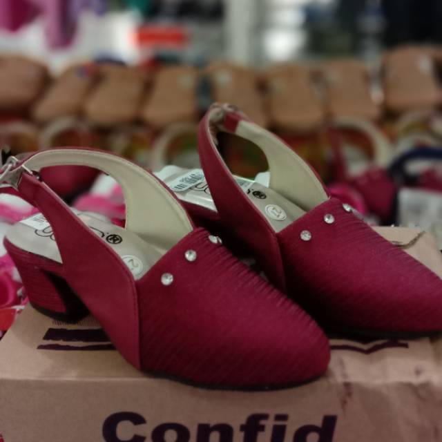 Sepatu pansus anak-anak