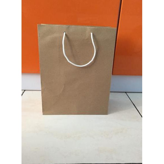 

Fika Tas Kertas Paper Bag 21X9X25 Cm Polos
