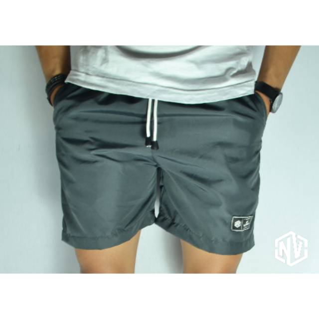 ABU TUA - Celana Pendek Santai / Pantai Original Noir Vetements