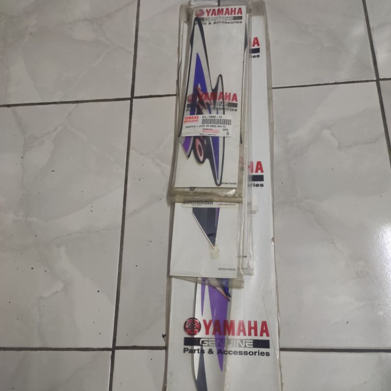 striping Mio sporty 2004 hitam