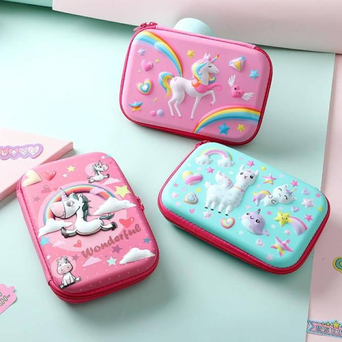 

BAYAR DITEMPAT KOTAK PENSIL Karakter 3D HARDTOP Tempat pensil Timbul Anak Cewe TK/SD/PULPEN GEL/PULPEN LUCU/PULPEN 1 PACK/PENSIL WARNA/PENSIL 2B/PENGHAPUS JOYKO/PENGHAPUS LUCU/RAUTAN PENSIL PUTAR/RAUTAN ELEKTRIK/SPIDOL WARNA/SPIDOL PERMANEN/SPIDOL