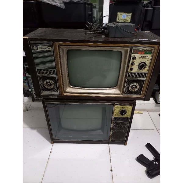 TV Jaman Dulu 2 unit sekalian TV National Nenggala dan  TV IC SOLID STATE