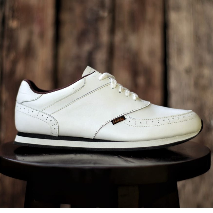 MOLK Sepatu Sneakers Casual Kulit Asli Olahraga Pria