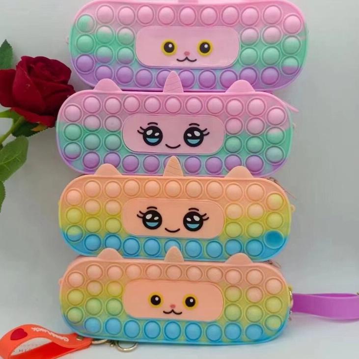 

New KOTAK PENSIL POP IT KOTAK PENSIL KARAKTER TAS POP IT ANAK POP IT MAINAN ANAK POP IT KOTAK PENSIL POP IT PELANGI PERLENGKAPAN SEKOLAH / MATA BESAR