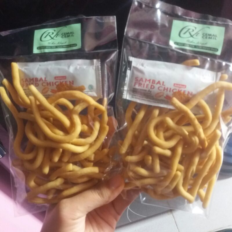 

Stik bawang free saus sambal kemasan 3.000 an | Cemilan enak | snack 3.000 an
