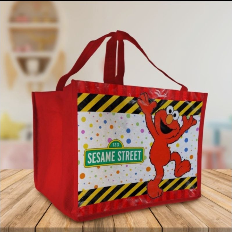 

TAS SOUVENIR ULANG TAHUN SESAME STREET MUAT BENTO READY STOCK