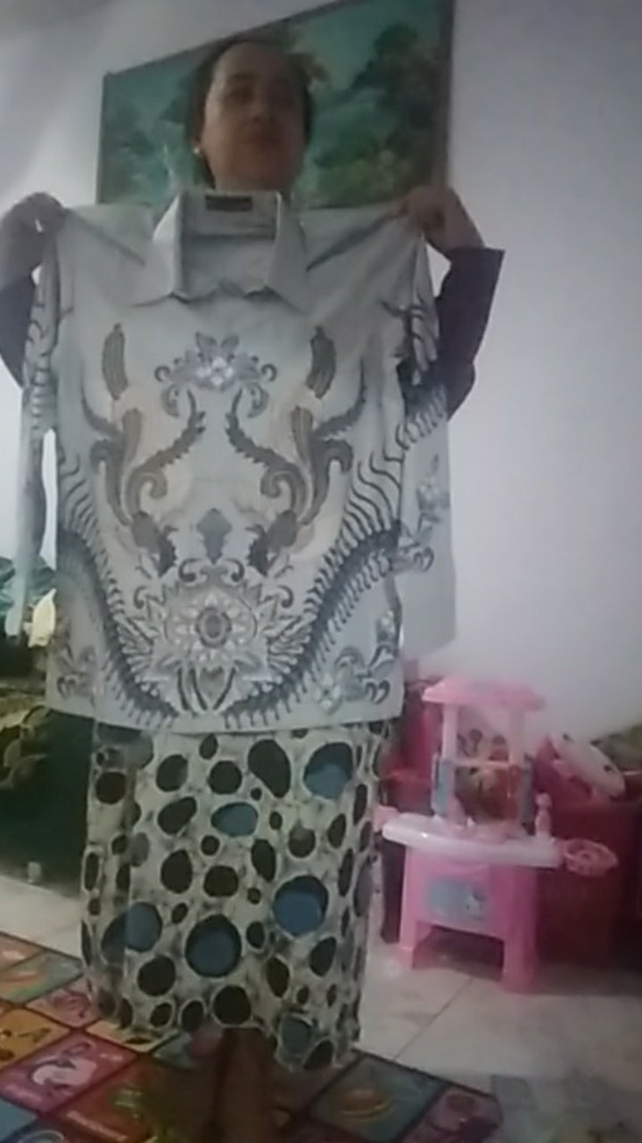 Arjuna Weda Kemeja Batik Pria Merak Kembar