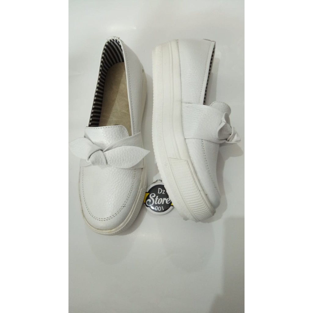 Model Terbaru Sepatu Wanita Papirut Warna Putih