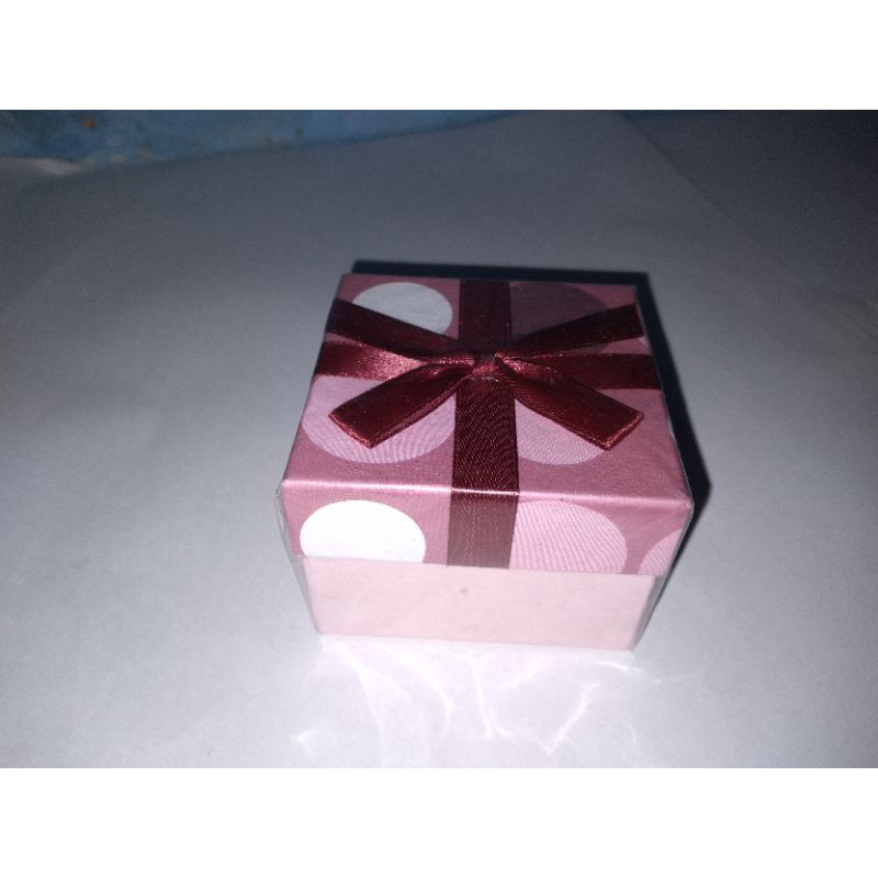 

Gift Box / Kotak Kado No. 1 ukuran 7 x 7 x 5 cm