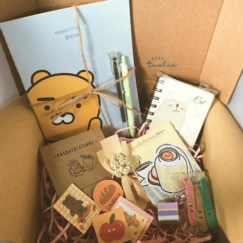 

Best Product!!! Hampers Stationery Journal Kit Wisuda Ulang Tahun Gift Box Set B - Paling Dicari
