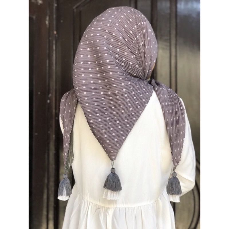 HIJAB SEGIEMPAT PLISKET MOTIF JILBAB SEGI EMPAT PLISKET POLKA  VOAL MOTIF PLISKET HIJAB TASEL