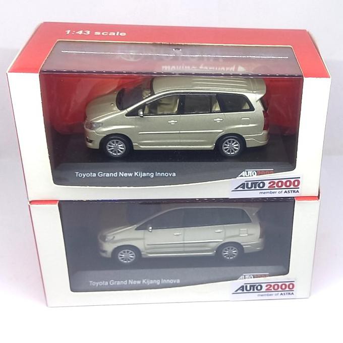 maddox - diecast mobil toyota innova auto2000 1:43