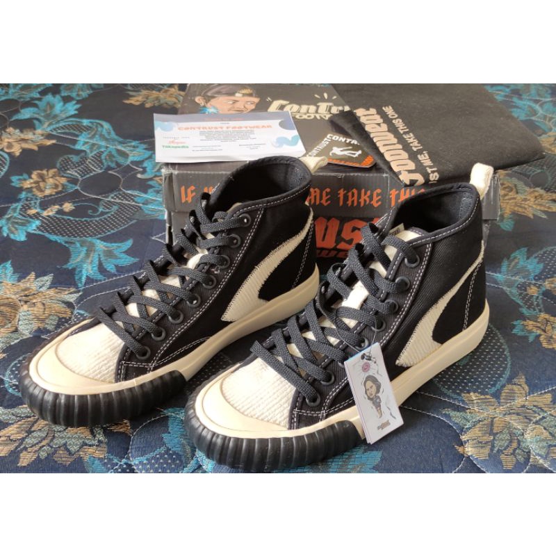 Sepatu contrust x marcoww x karow parodi size 43