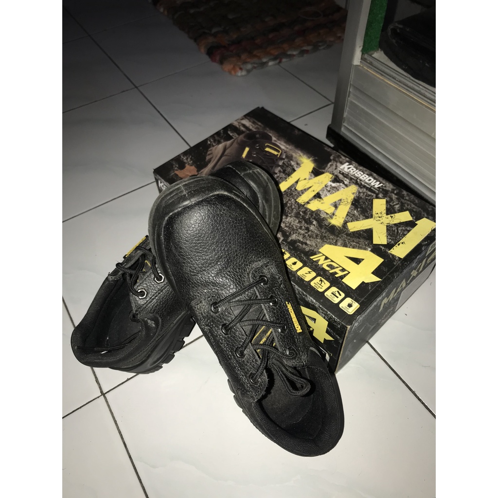Preloved krisbow safety shoes/sepatu kitchen