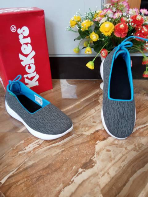 Sepatu kickers cewek slip on terbaru termurah