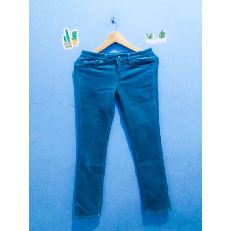 CELANA CORDUROY WANITA UNIQLO