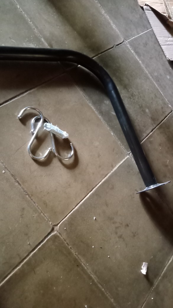 Gantungan Kaitan Huruf S