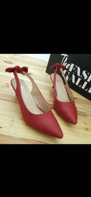 (62 UL).. Heels divi ND 17