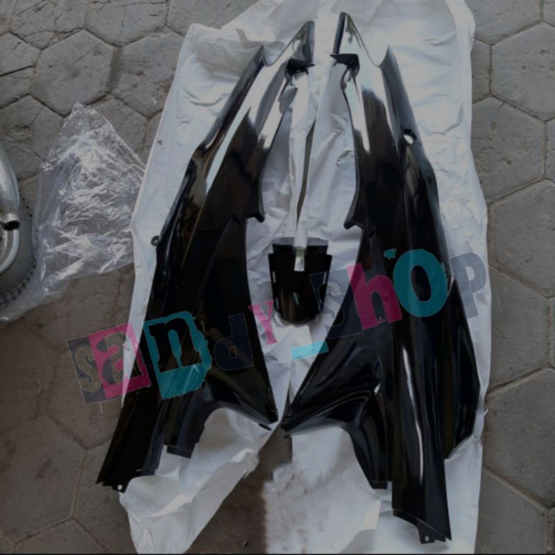 BODY BELAKANG KANAN-KIRI SHOGUN 125 R / SP HITAM