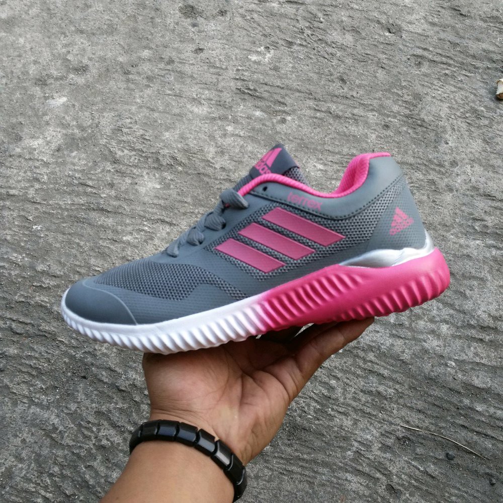 sepatu wanita adidas terrex