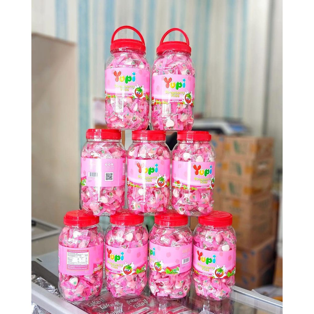 

Yupi Strawberry Kiss Toples - Kemasan toples 300g.