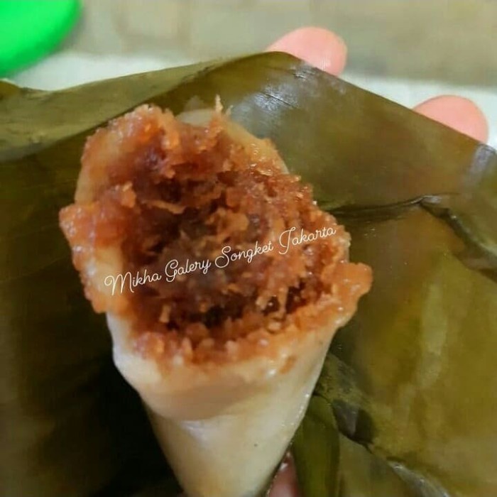 

KETAN-BERAS- LAPPET PULUT GULA MERAH ATAU KETAN GULA MERAH -BERAS-KETAN.