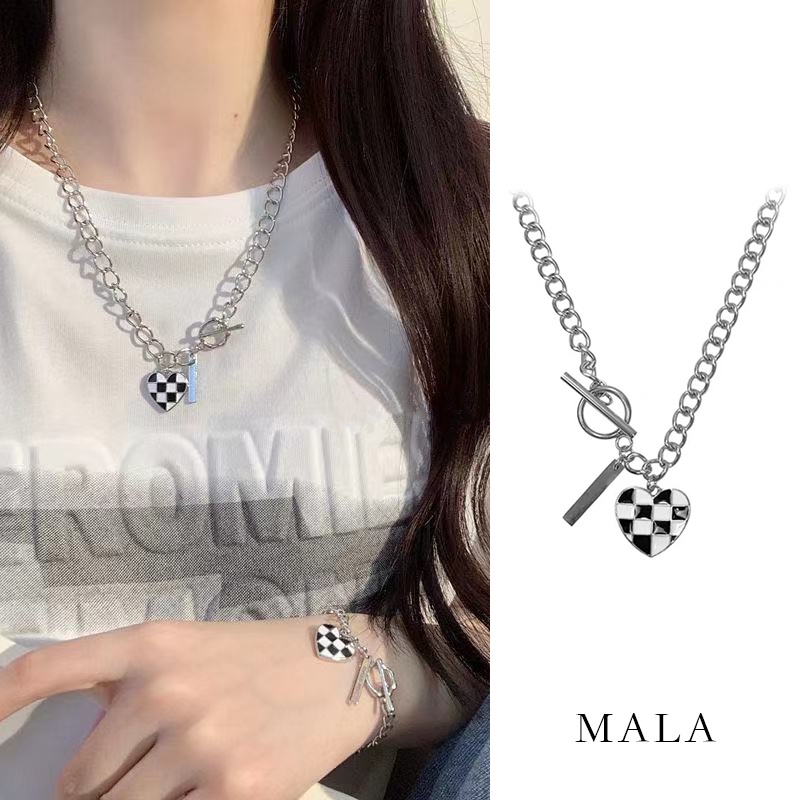 Set Kalung Liontin Love Motif Kotak-Kotak Hitam Putih Gaya Korea Untuk Wanita