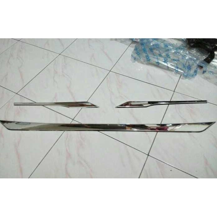 list trunk lid grand innova chrome 3pcs.