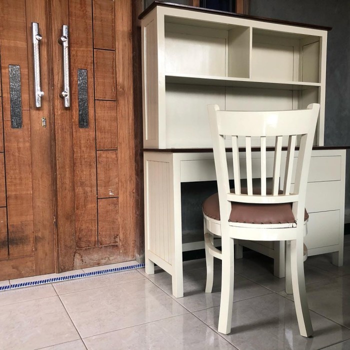 MEJA BELAJAR ANAK DAN RAK BUKU MINIMALIS