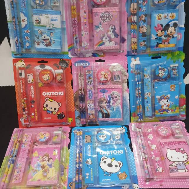 

Paket Alat Tulis Set Dompet Karakter Souvenir Set