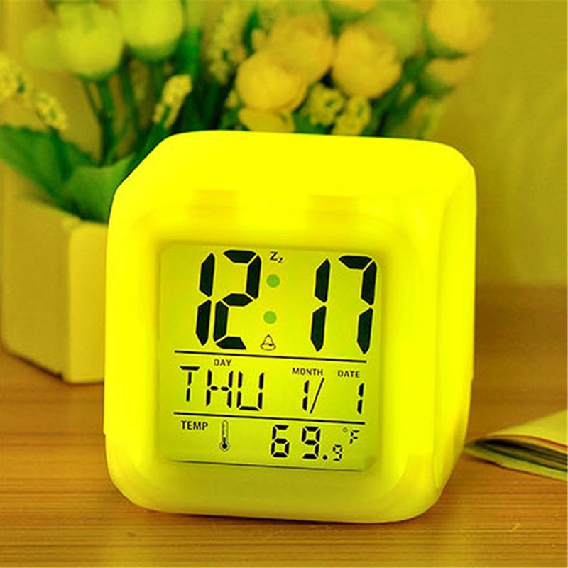 ღ 7 Warna Perubahan Led Jam Alarm Digital dengan Tanggal Alarm Thermometer Portable Jam Alarm Thermometer Malam Bersinar Rumah Kamar Tidur dekorasi