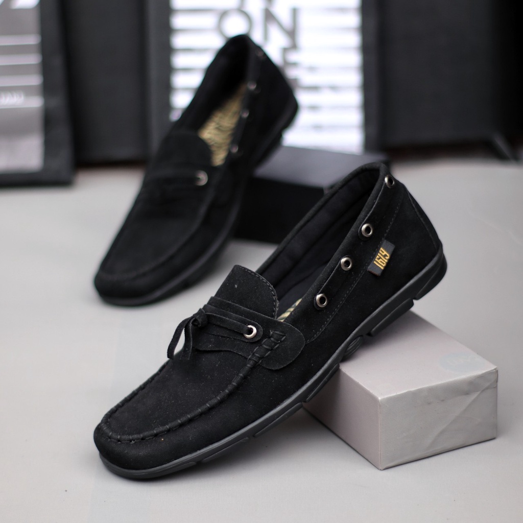 ZEVLIN Sepatu Casual Slip On Pria hitam Kulit SIntetis Sepatu Slop Pria Main Gaya Jalan Hangout Simple Murah