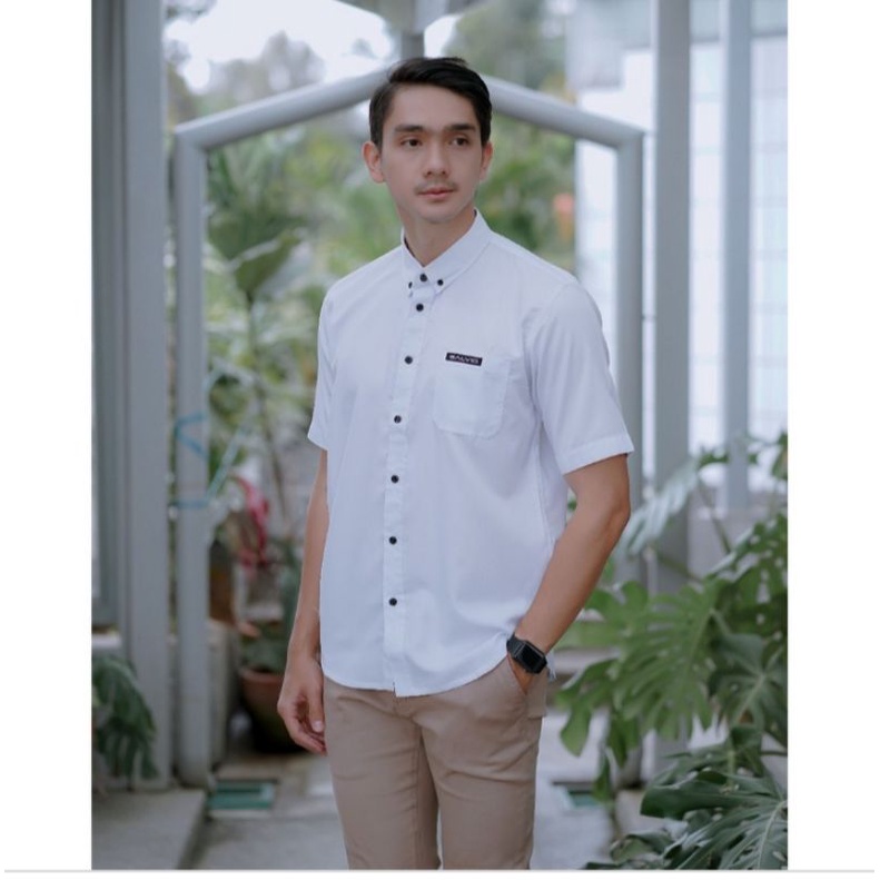 Kemeja polos pria lengan pendek