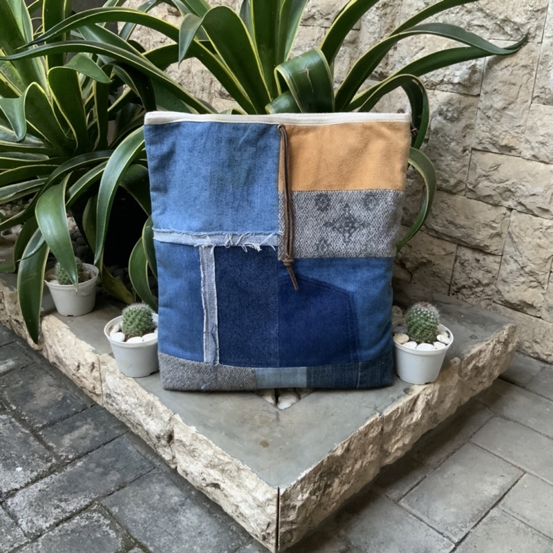 MONT LIVRE X IVORY DESIGN WORKS EXPRESSLY FOR BAYFLOW PATCHWORK SLEEVE BAG