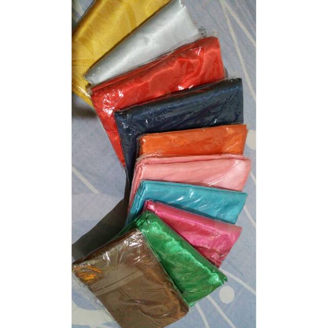 Jilbab segi empat satin untuk pesta