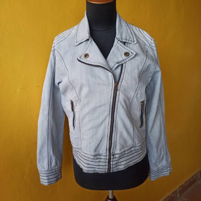 Preloved Jaket Jeans Wanita Lois