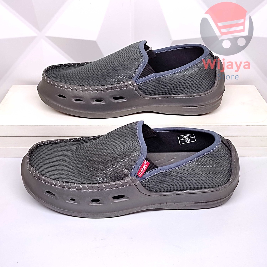 Sepatu Slip On Selop Pria Ardiles Original dan Berkualitas untuk Penampilan Santai yang Trendi Hitam Abu Biru Navy HELMEPO JNEE