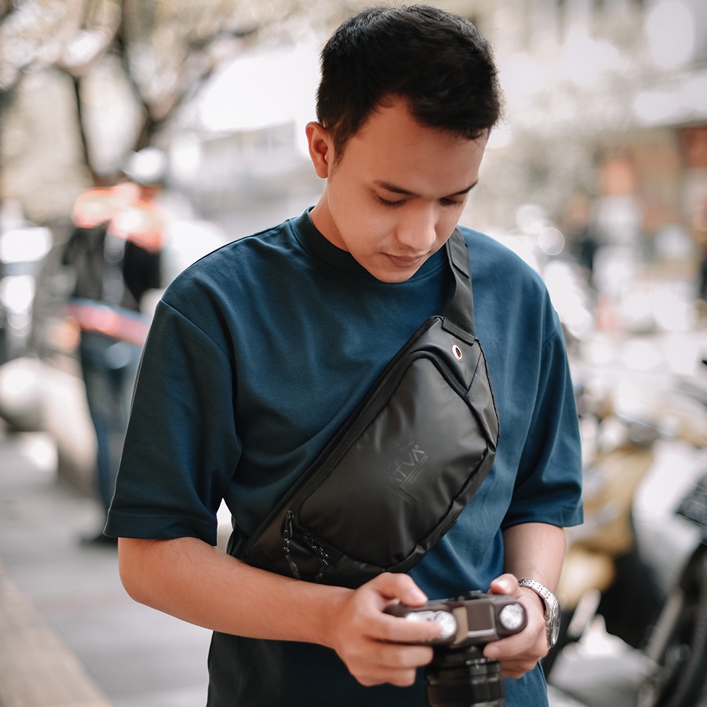 FORCE BLACK ORIGINAL x ATVA Tas Selempang Hitam Casual Pria Waterproof Waistbag Jalan Santai Main Hangout Nongkrong Waist Bag Distro Remaja Dewasa Daily Simple Sling Bag Premium Mini Slingbag Tas Slempang Outdoor Kecil Pinggang Bahu Dada Terbaru Kekinian