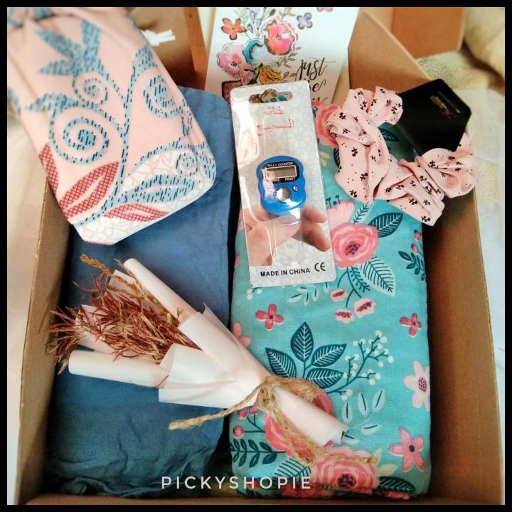 

Hampers Box Mukenah Rayon Motif Premium Paket Hadiah Kado Untuk Dewasa