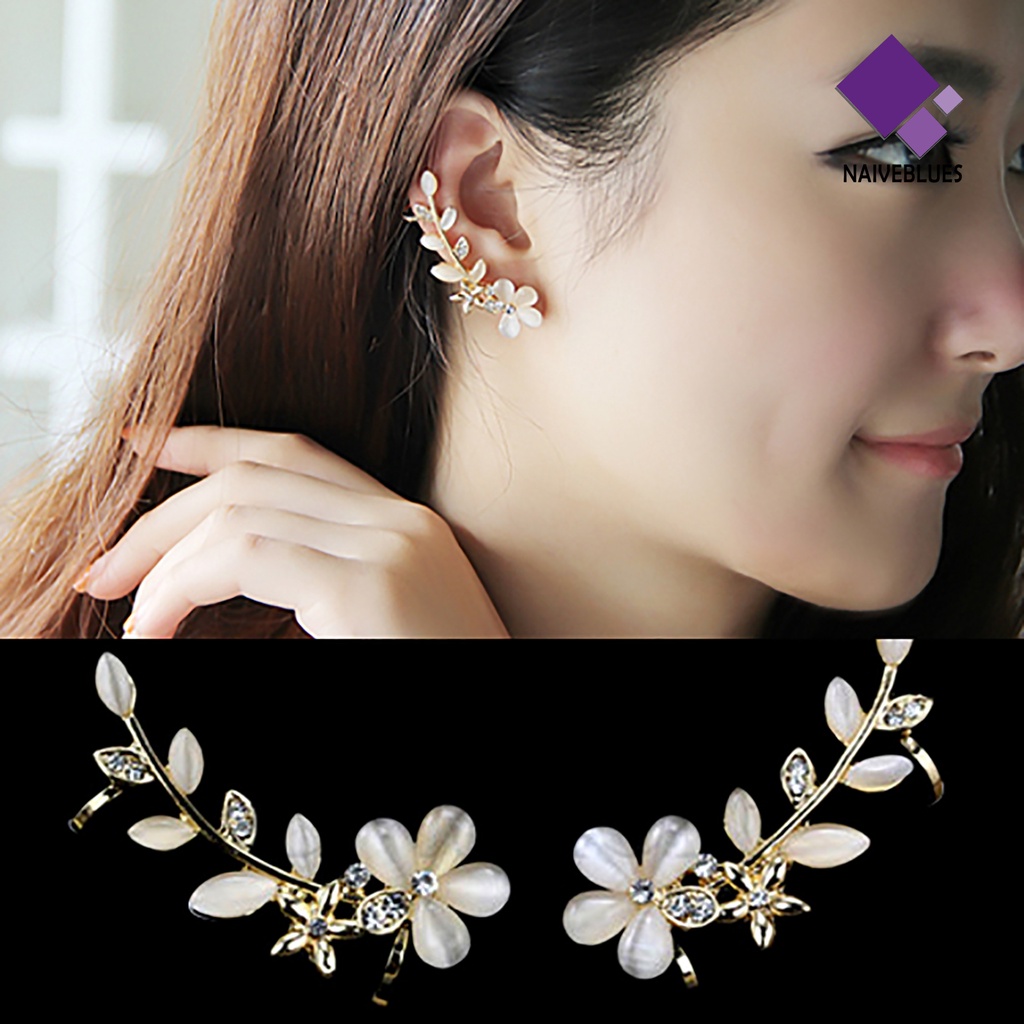 1 Pasang Anting Klip Tanpa Tindik Desain Bunga Aksen Berlian Imitasi Untuk Wanita