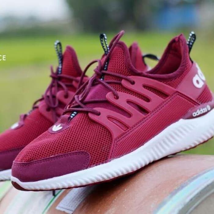 Sepatu Sneakers Olahraga Adidas Alphabounce