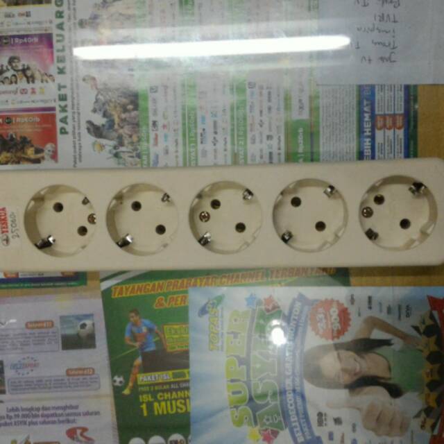 Stop kontak 5 lubang uticon